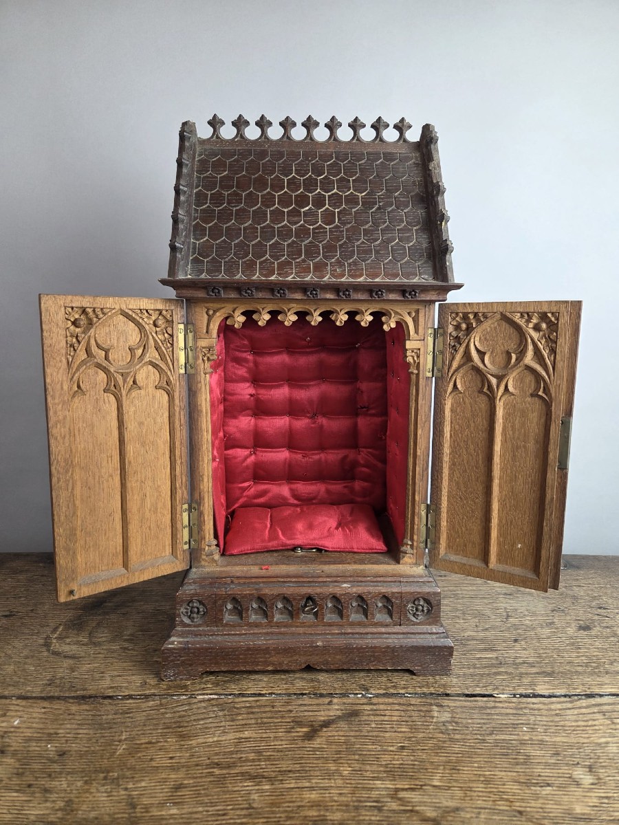 Small Neo-gothic Style Niche In Finely Carved Oak, 19th