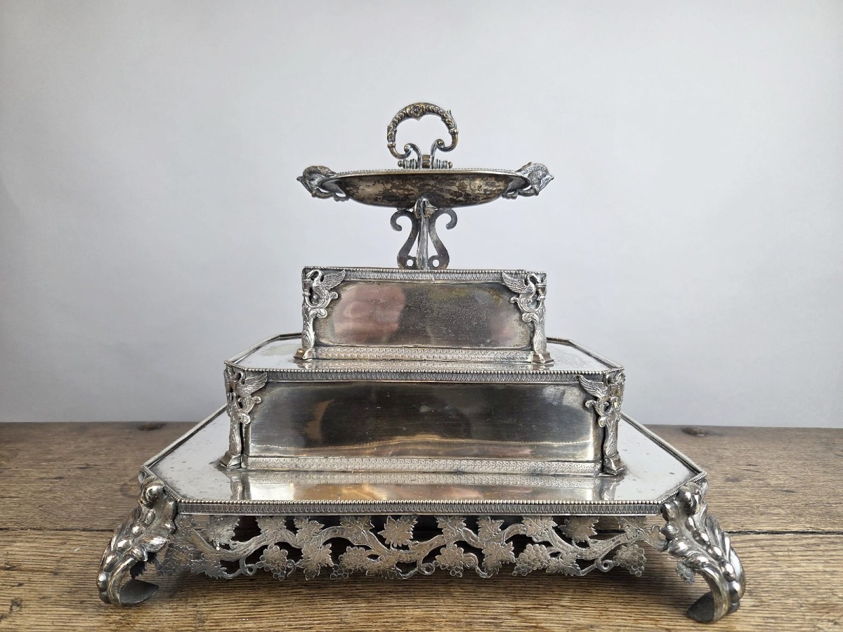 Milieu de table en métal argenté, 19th