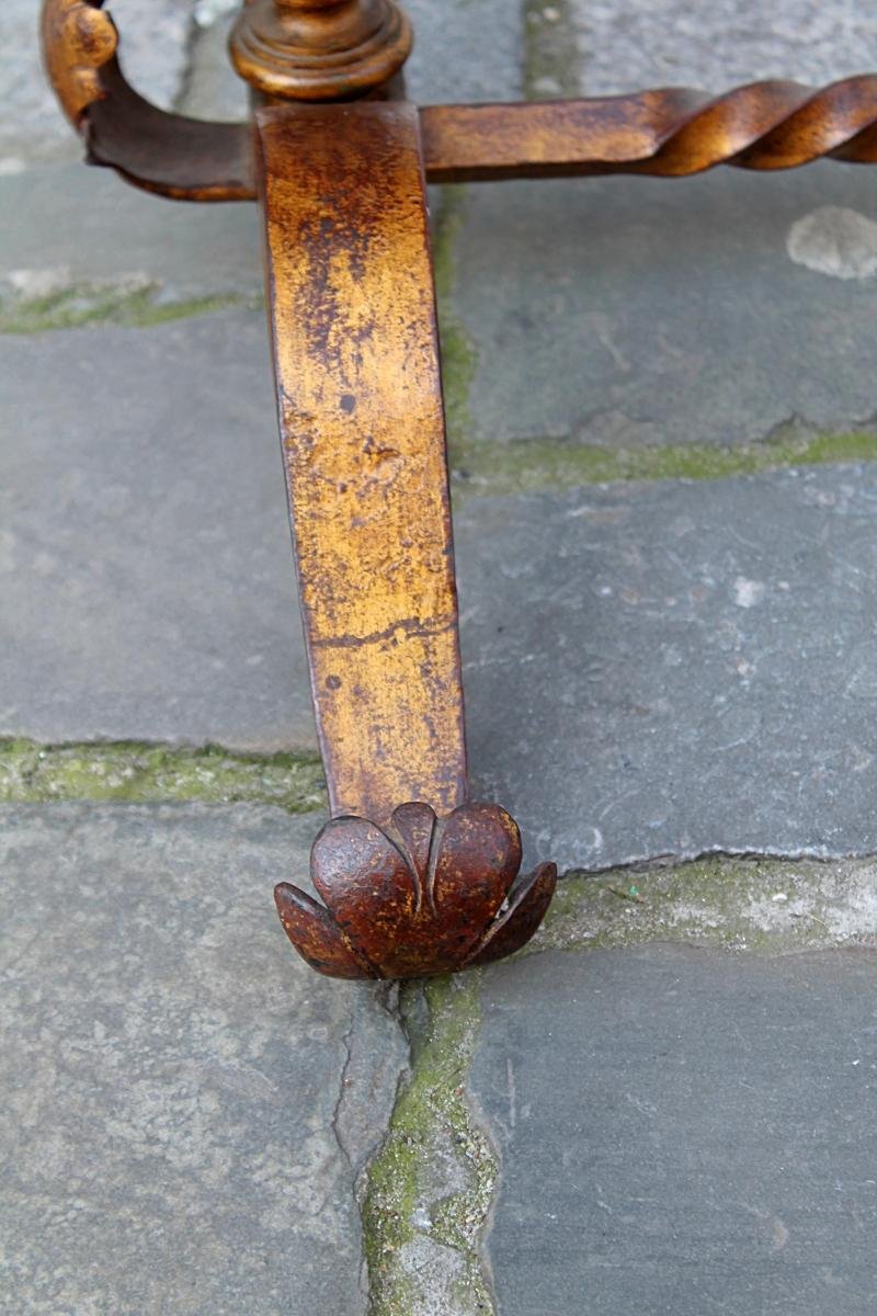 Table basse en bronze et tablette en verre églomisé, vers 1940-photo-1