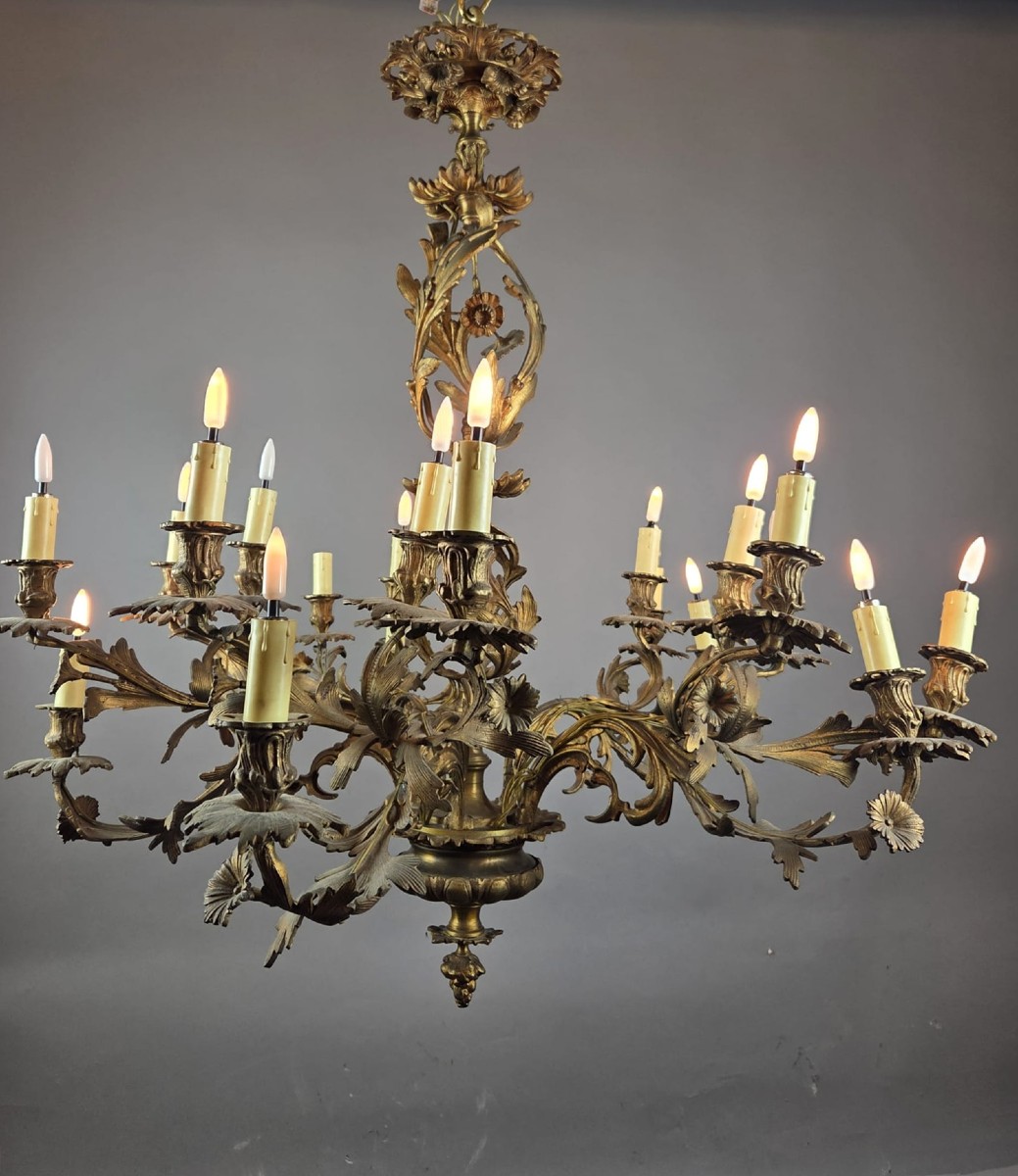 Lustre en bronze de style Louis XV, XIXe siècle