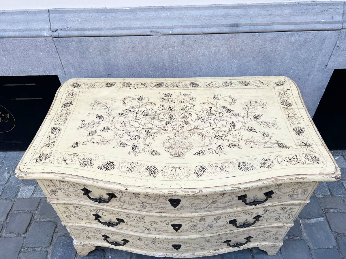 Commode en arbalète de style Louis XV, début XXe siècle, Sud de la France-photo-1