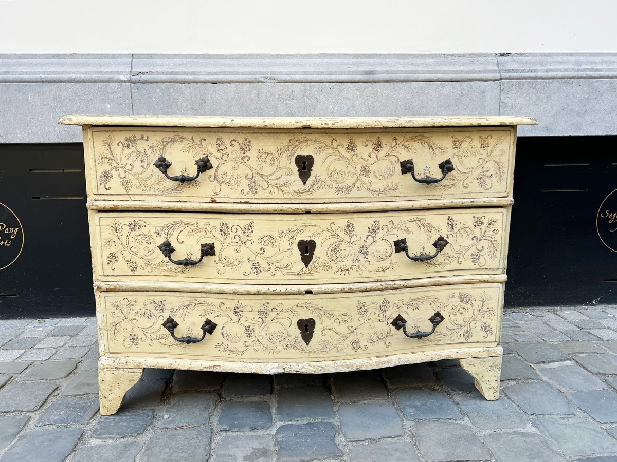 Commode en arbalète de style Louis XV, début XXe siècle, Sud de la France