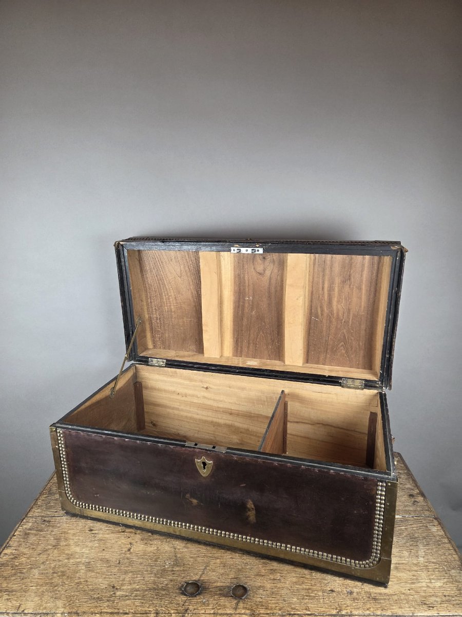 Leather-lined And Studded Trunk, 19th Century-photo-1