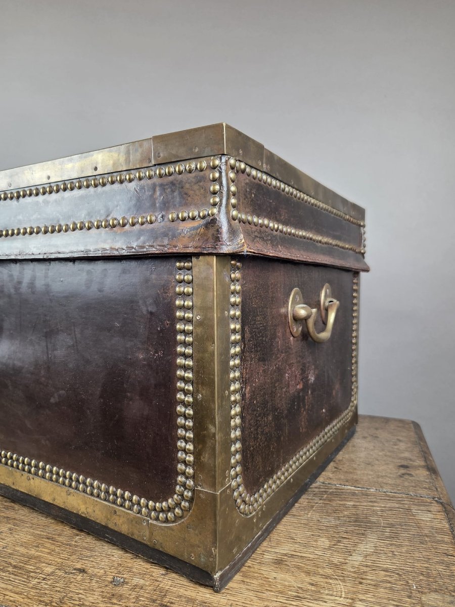Leather-lined And Studded Trunk, 19th Century-photo-3