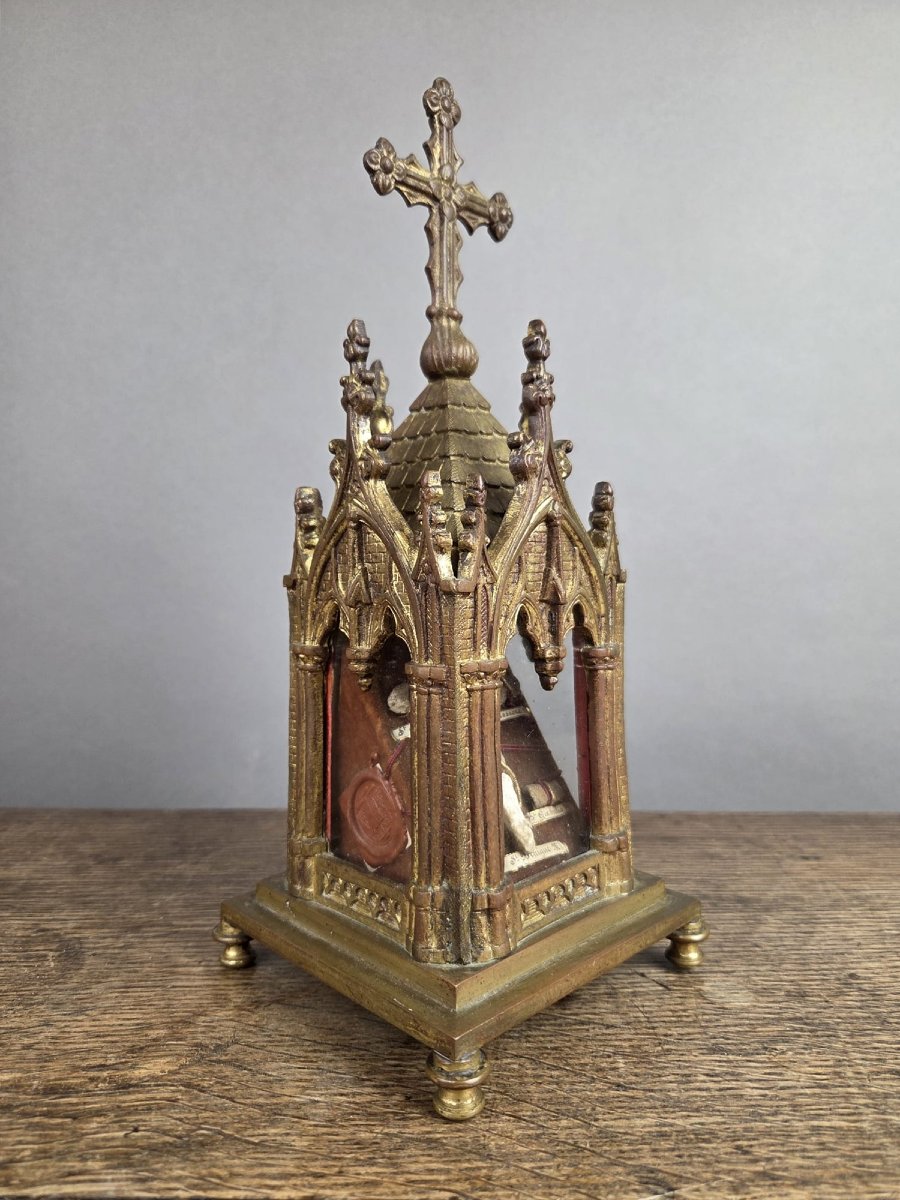 Important reliquaire-chapelle néogothique en bronze doré, XIXᵉ siècle-photo-2
