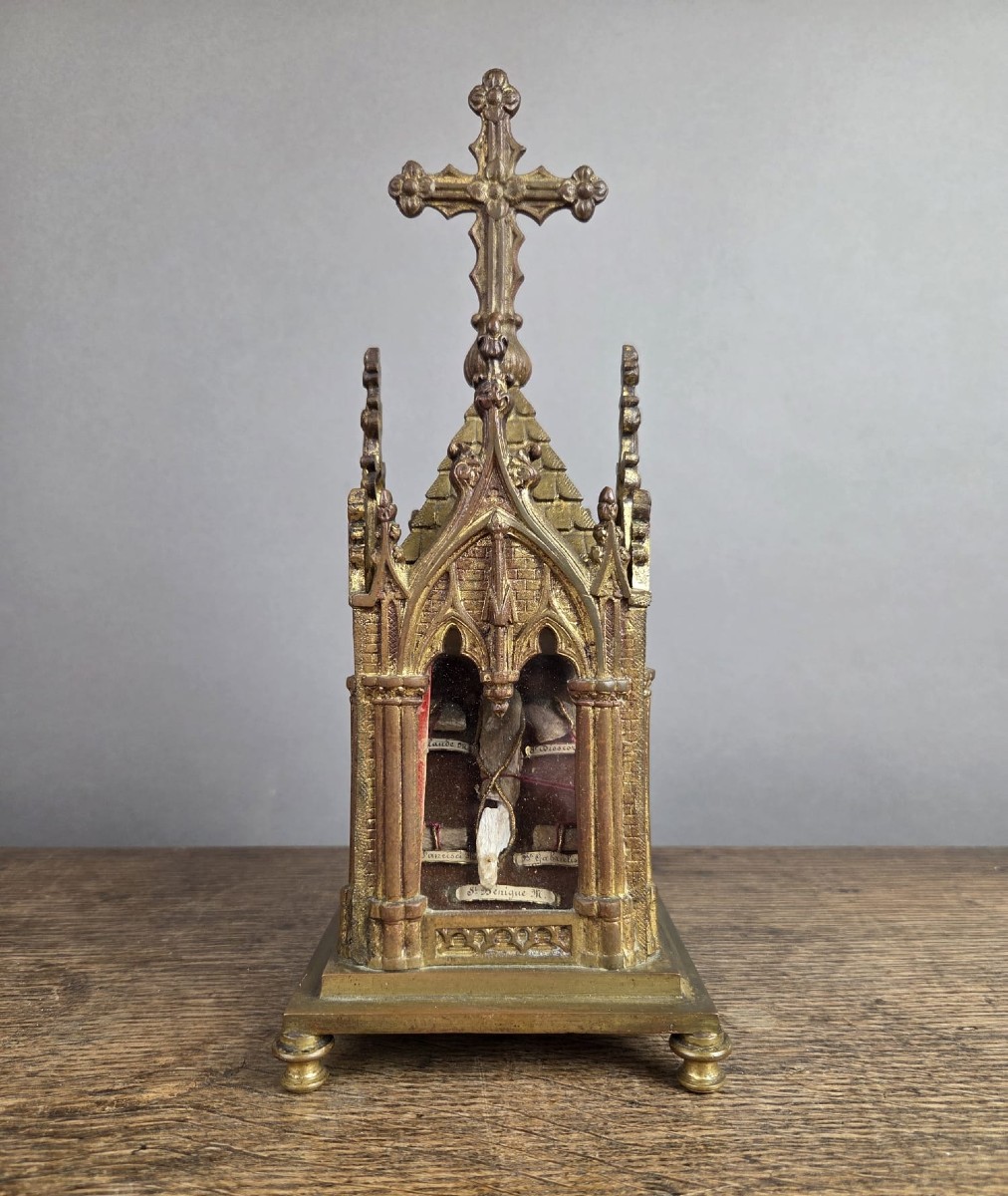 Important reliquaire-chapelle néogothique en bronze doré, XIXᵉ siècle