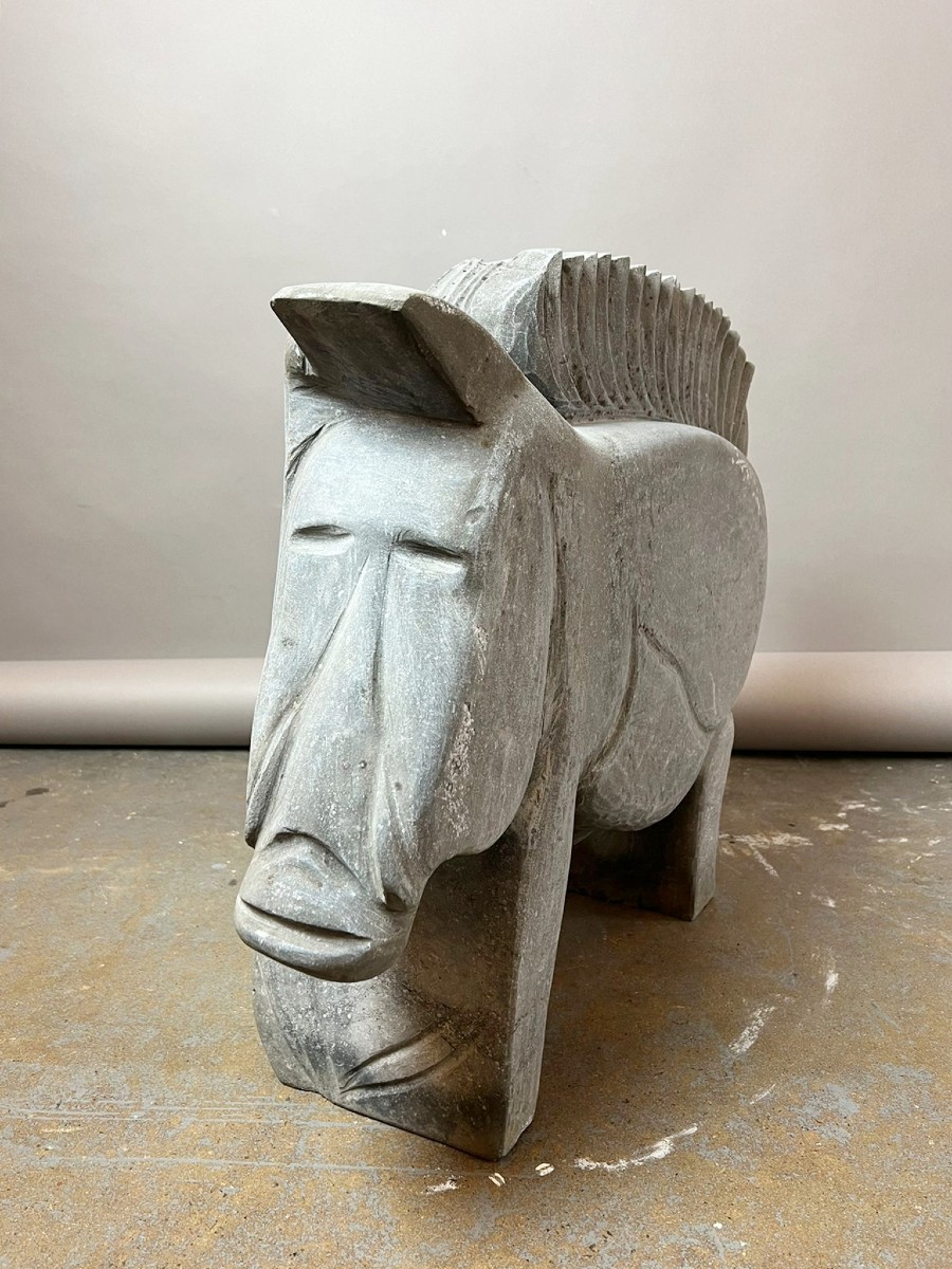Sculpture en pierre bleu, "Sanglier stylisé", Marc Verdoodt, années 80-90