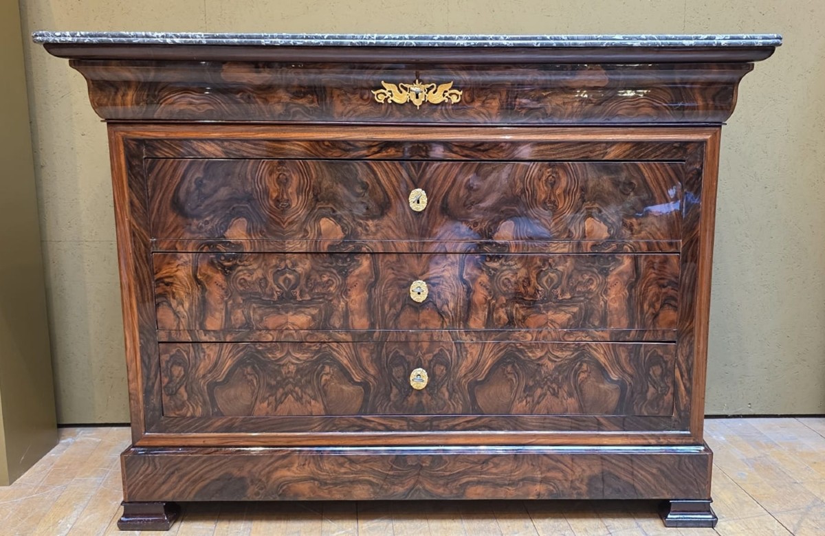 Commode d'époque Louis Philippe en ronce de noyer