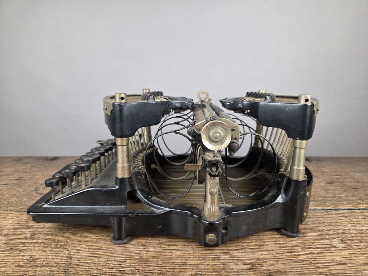 Williams Typewriter, Late 19th-photo-1