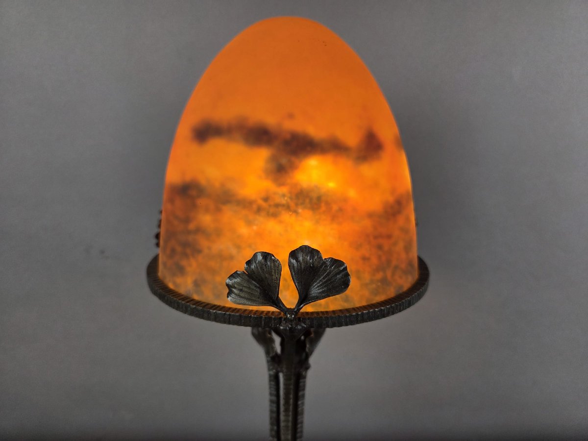 Miller Frères Lunéville, Lampe en pâte de verre et monture en fer forgé-photo-2