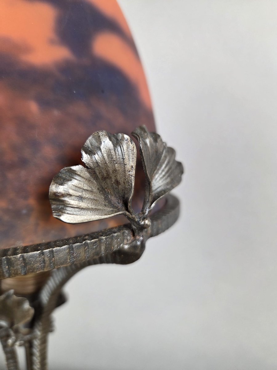 Miller Frères Lunéville, Lampe en pâte de verre et monture en fer forgé-photo-3