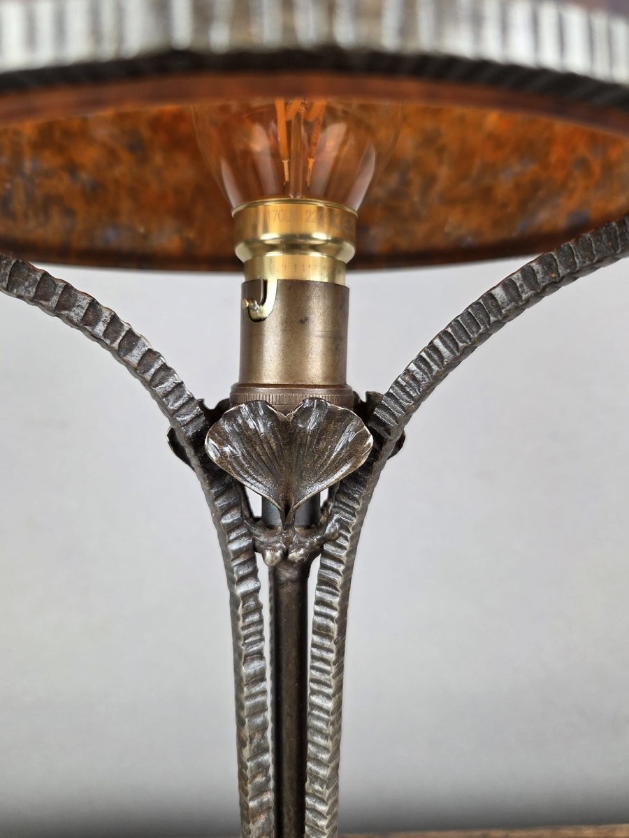 Miller Frères Lunéville, Lampe en pâte de verre et monture en fer forgé-photo-4