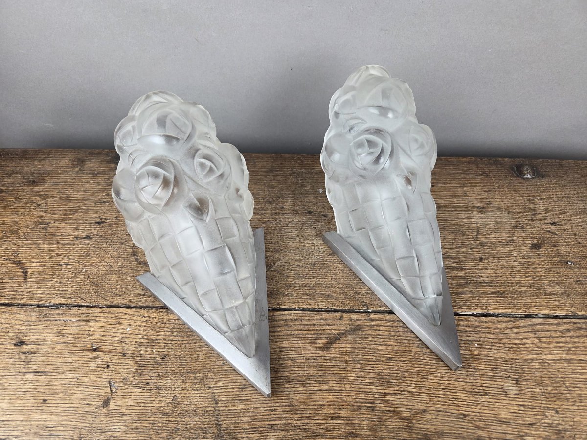 Degué, paire d'appliques en verre moulé, vers 1930-photo-3