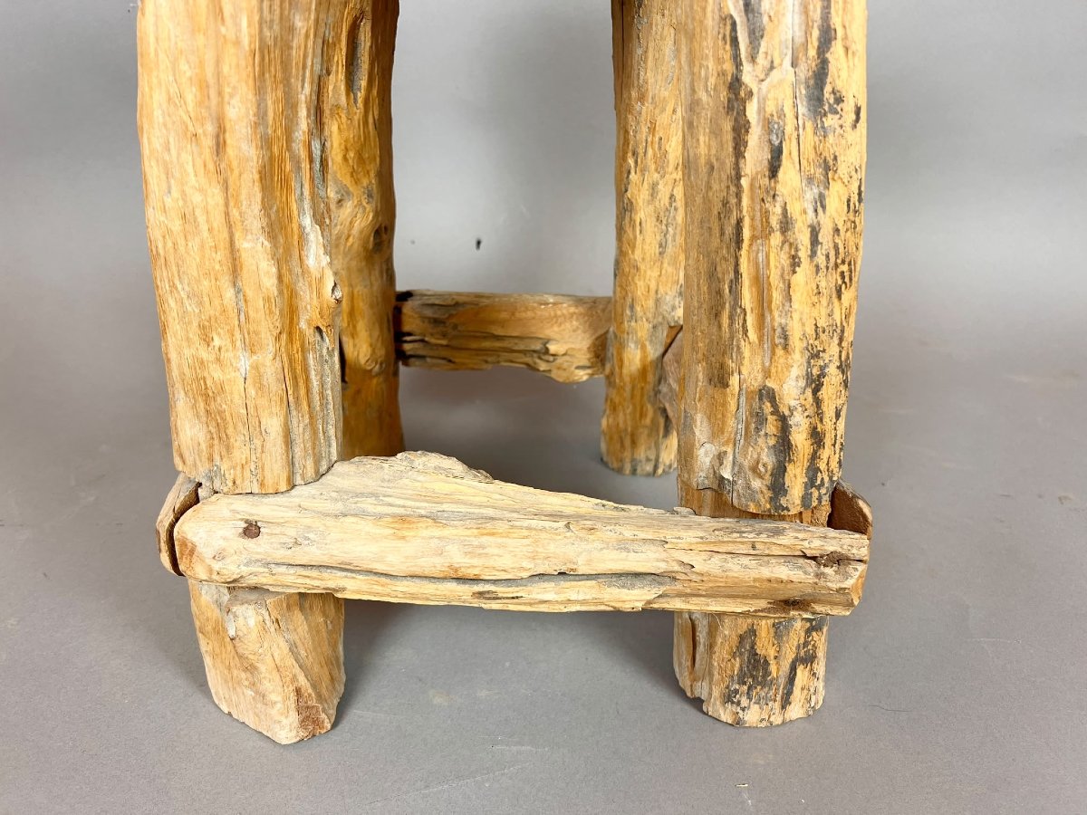 Suite de quatre tabourets brutalistes en bois-photo-2