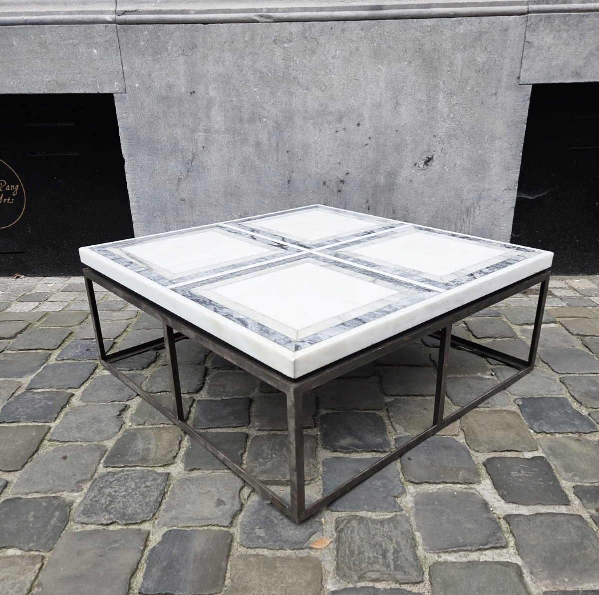 Table basse italienne à plateau en marqueterie de marbre, années 1970