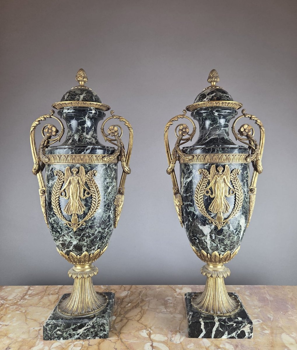 Paire de cassolettes en marbre et bronze doré, 19th