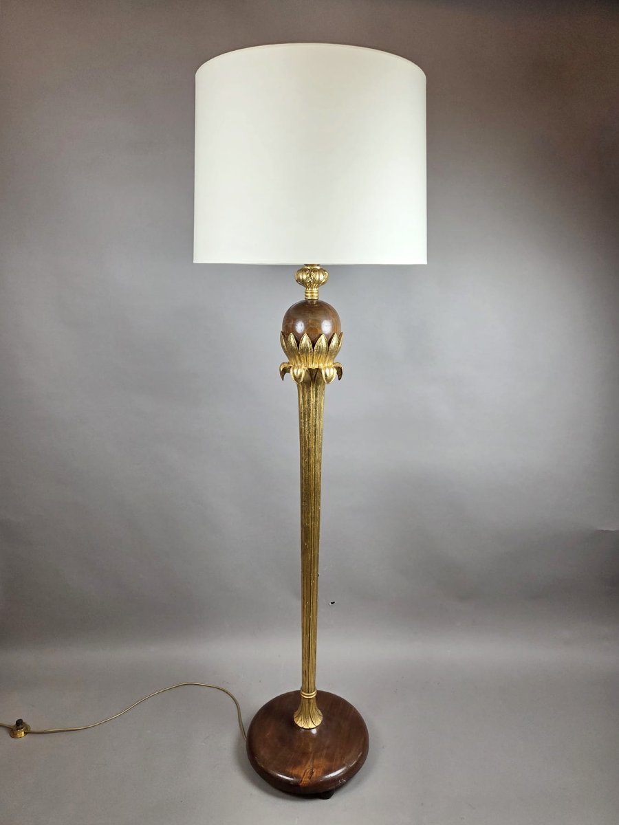 Chambon, lampadaire en bois patiné et doré, vers 1940