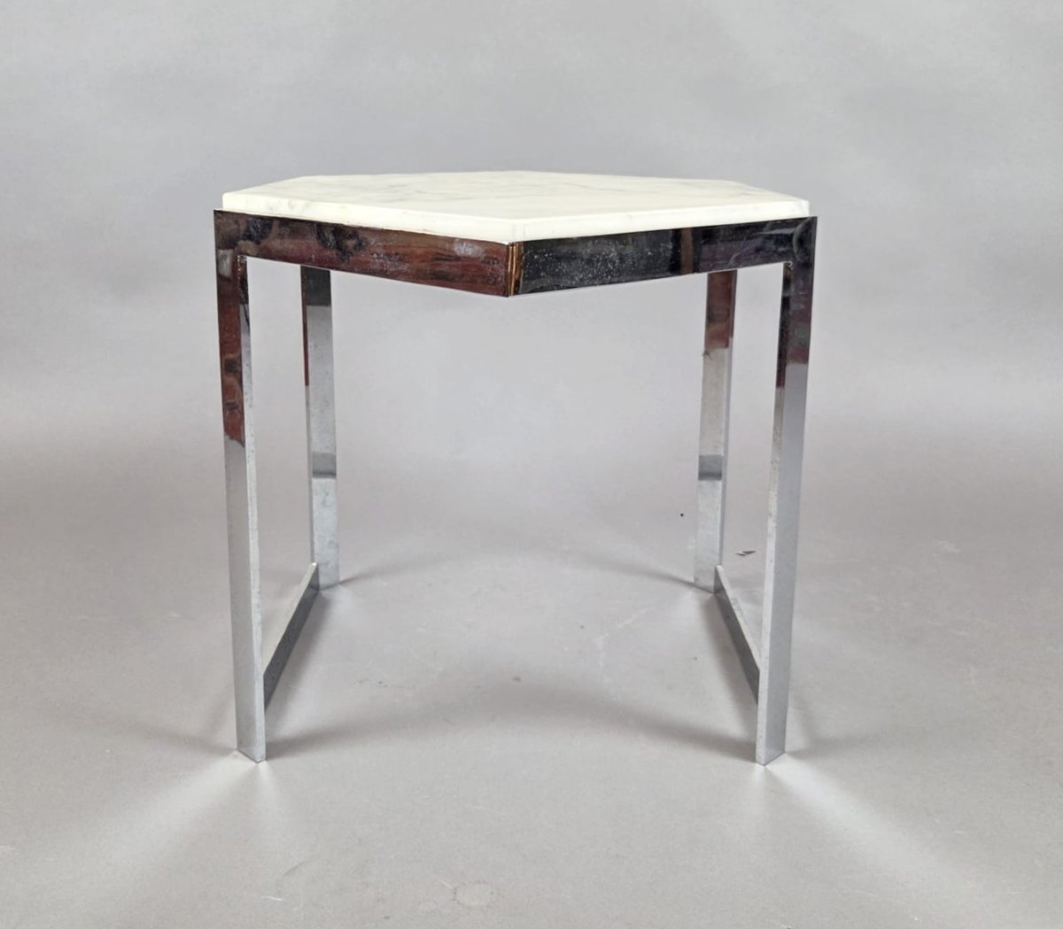 Ensemble de 4 tables basses en acier chromé et tablette de marbre, vers 1970-photo-4