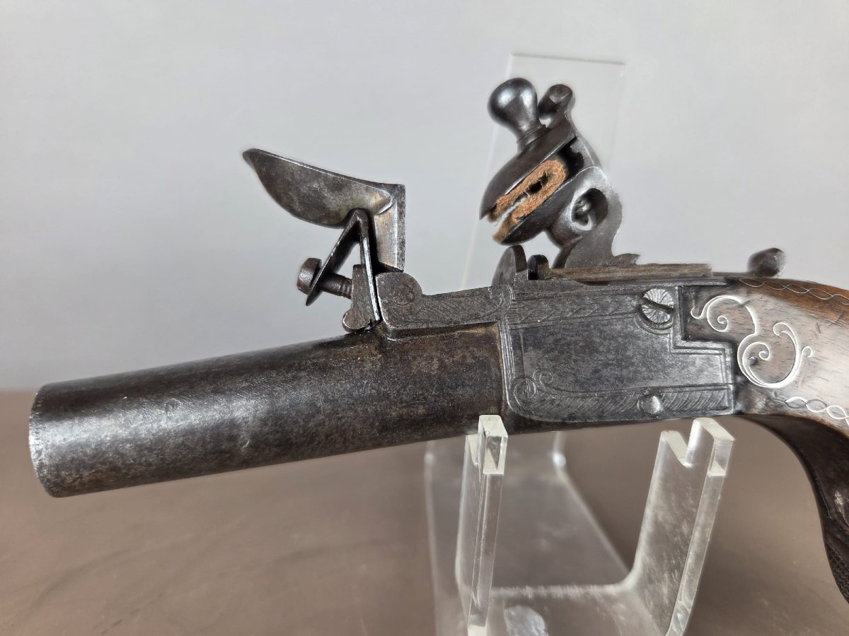 Petit pistolet silex à coffre, fils d'argent dans la crosse, France vers 1800-photo-2