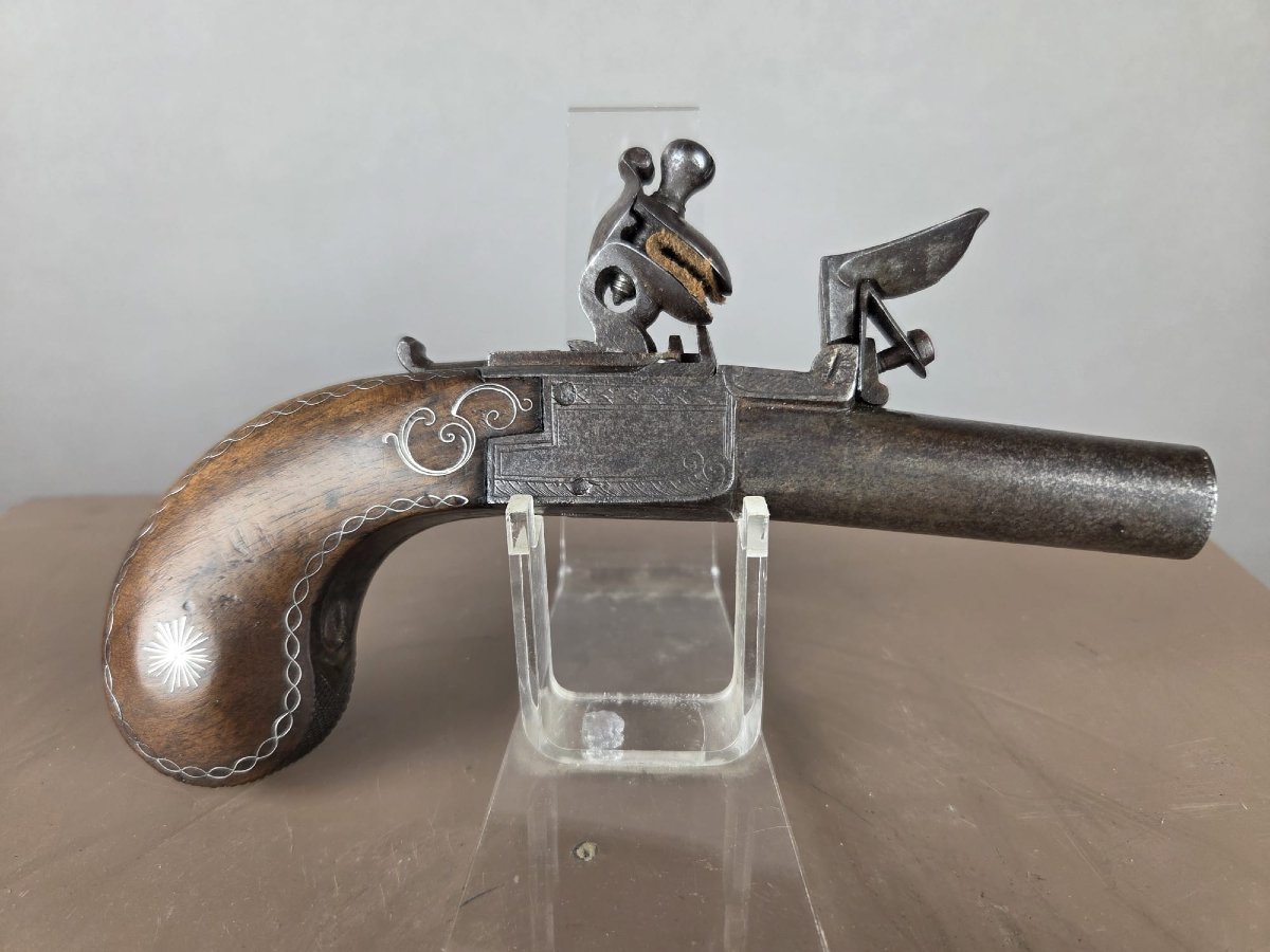 Petit pistolet silex à coffre, fils d'argent dans la crosse, France vers 1800-photo-4