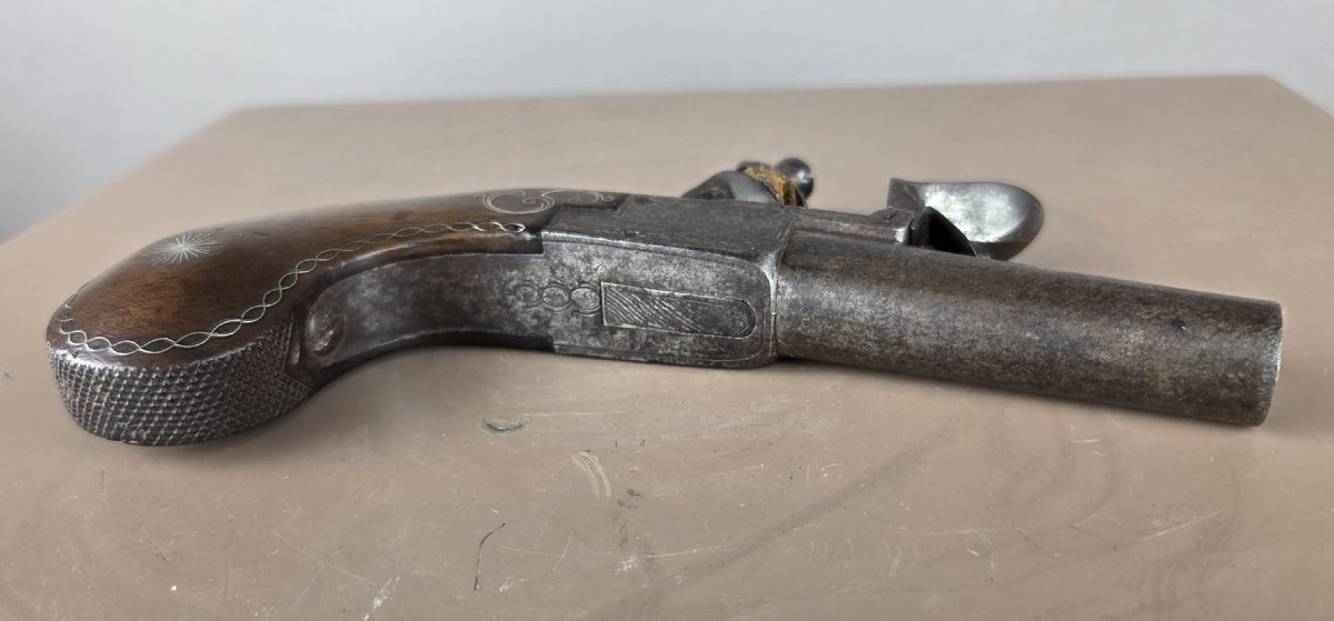 Petit pistolet silex à coffre, fils d'argent dans la crosse, France vers 1800-photo-2