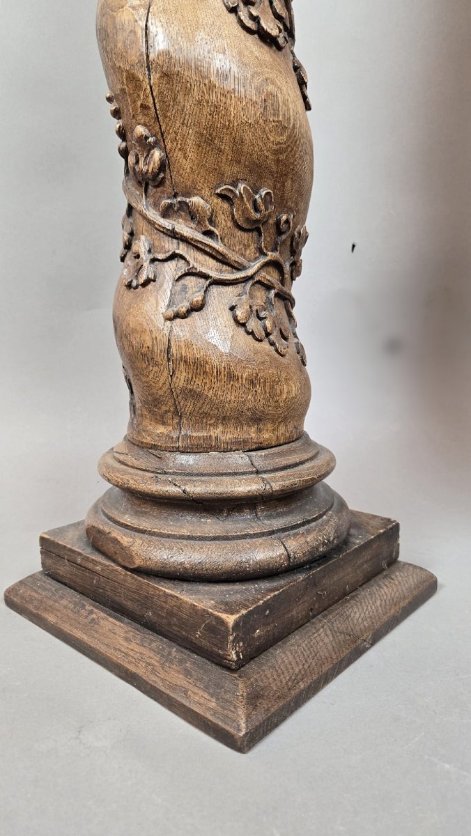 Paire de colonnes torsadées en chêne sculpté, début du XVIIIe siècle-photo-3