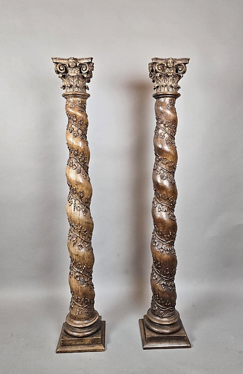 Paire de colonnes torsadées en chêne sculpté, début du XVIIIe siècle