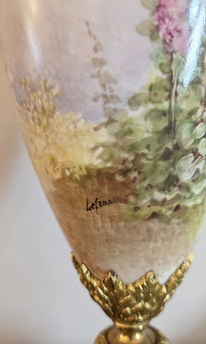 Paire de vases couverts en porcelaine de Sèvres et bronze doré, scènes galantes, XIXe s.-photo-3