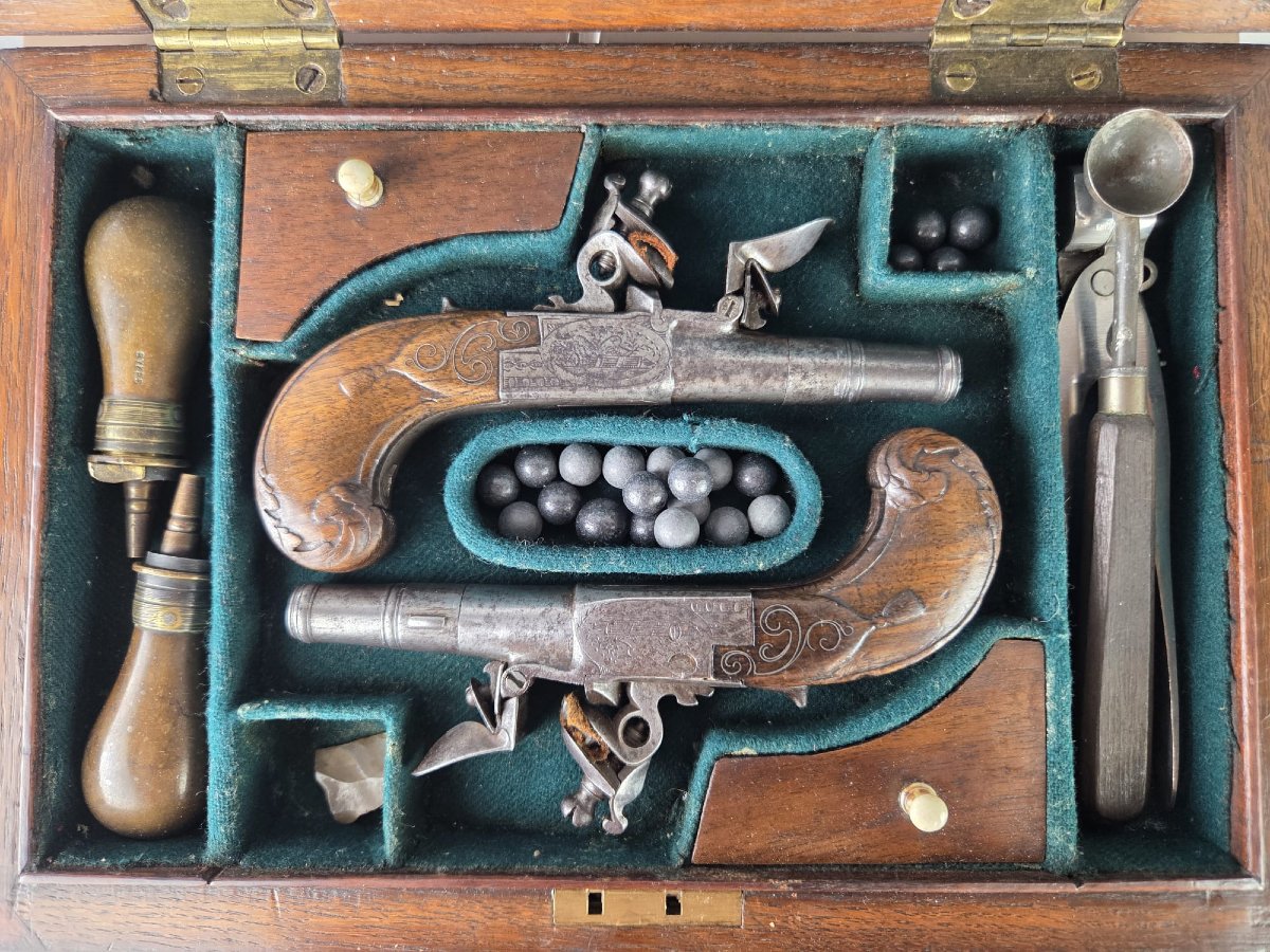 Dueling Set Including 2 Flintlock Pistols And Accessories, 19th-photo-2