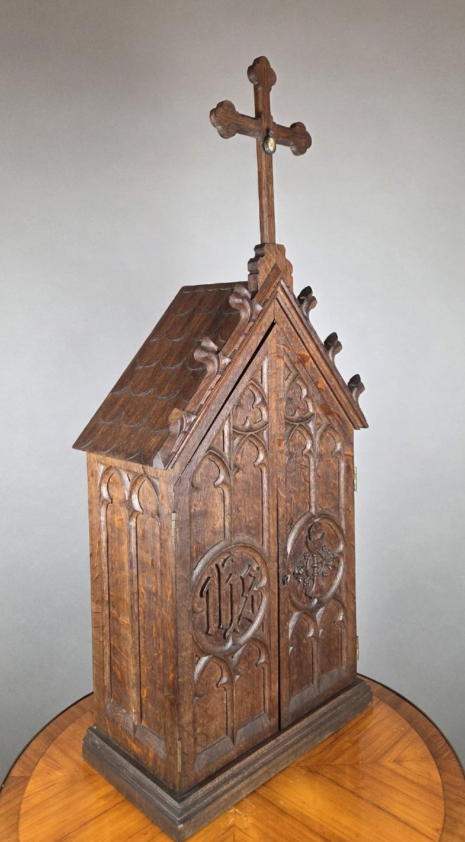 Tabernacle de style Néogothique en chêne sculpté, début 20th-photo-2