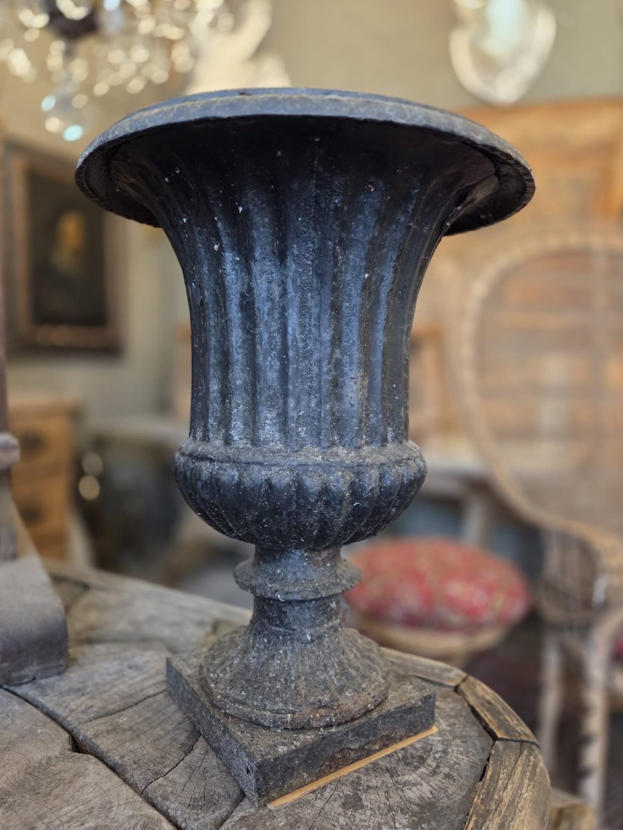 Pair Of Cast-iron Medici Vases-photo-1