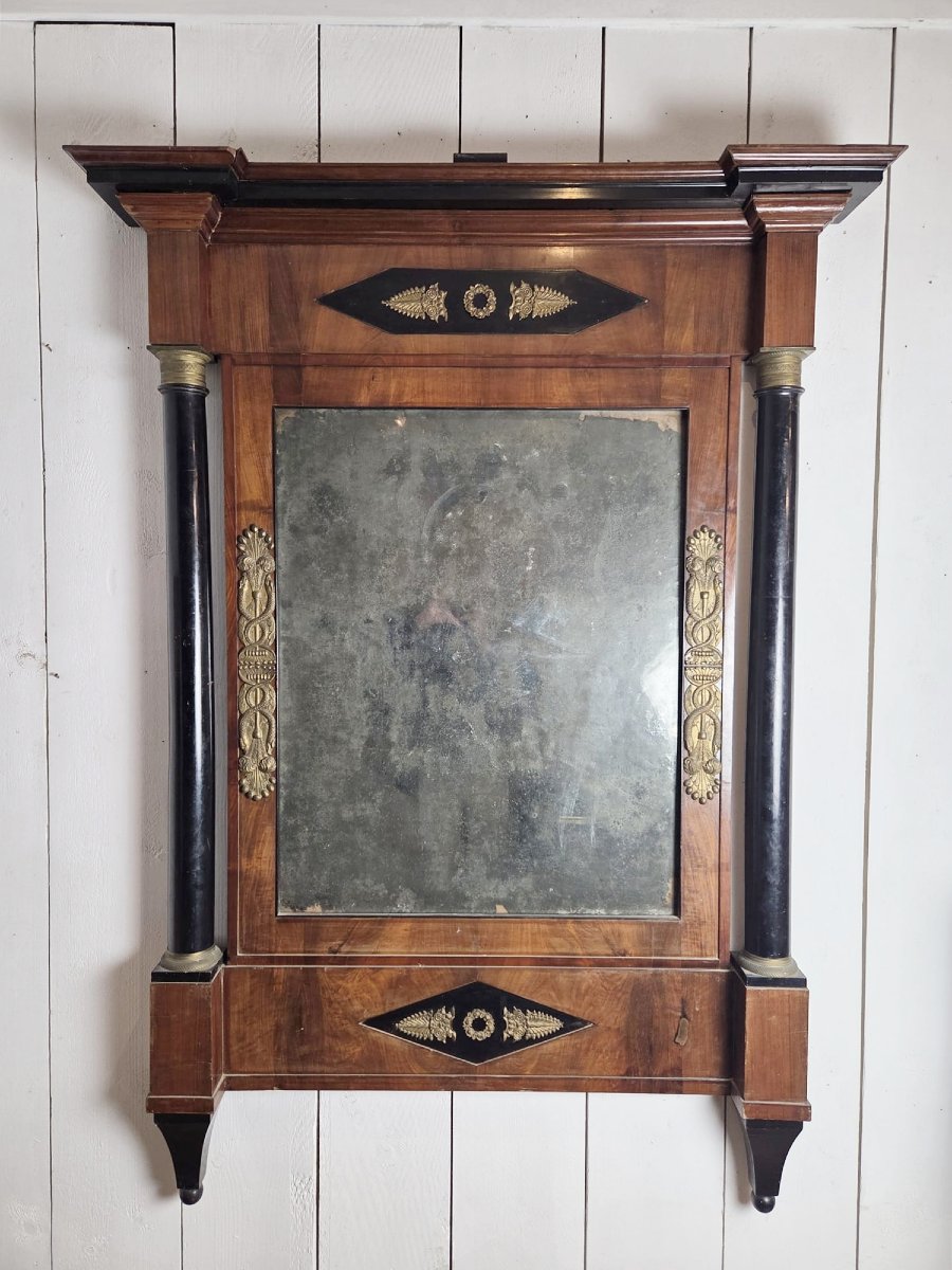 Miroir Empire en acajou, bois poly noir et ornementation de laiton
