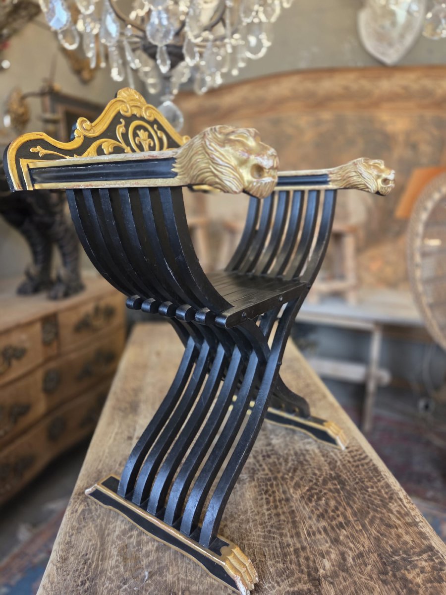Fauteuil Curule en bois noirci et doré, 20th-photo-1