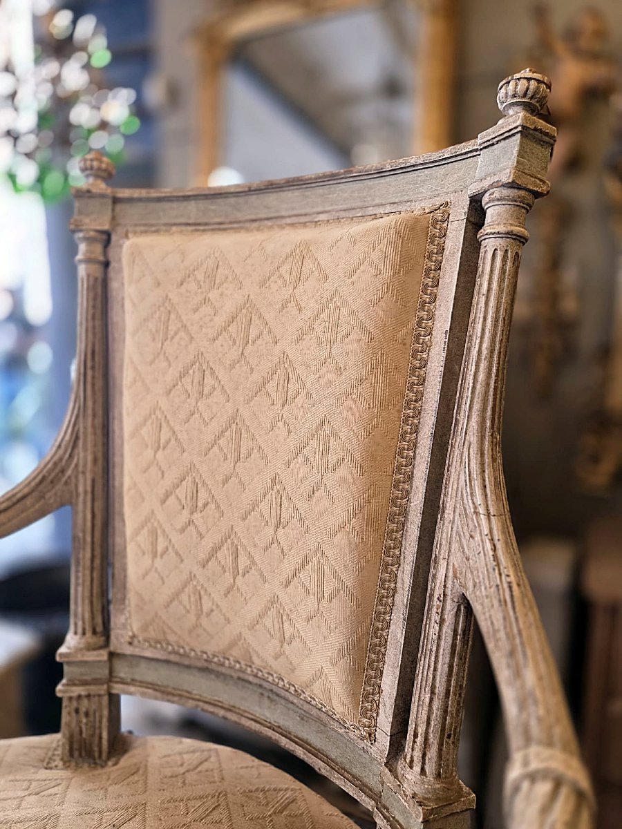 Paire de fauteuils de style Louis XVI en bois patiné-photo-2