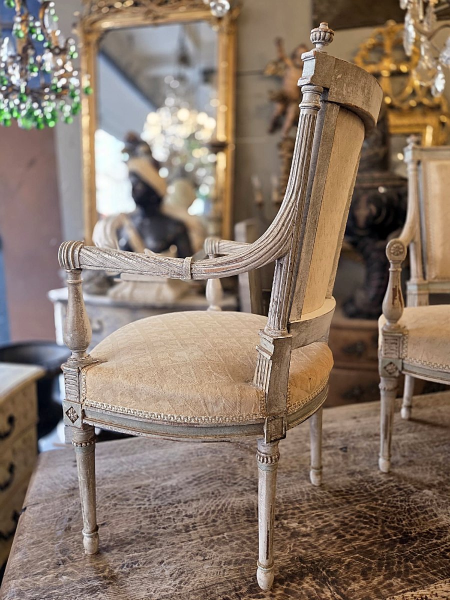 Paire de fauteuils de style Louis XVI en bois patiné-photo-3