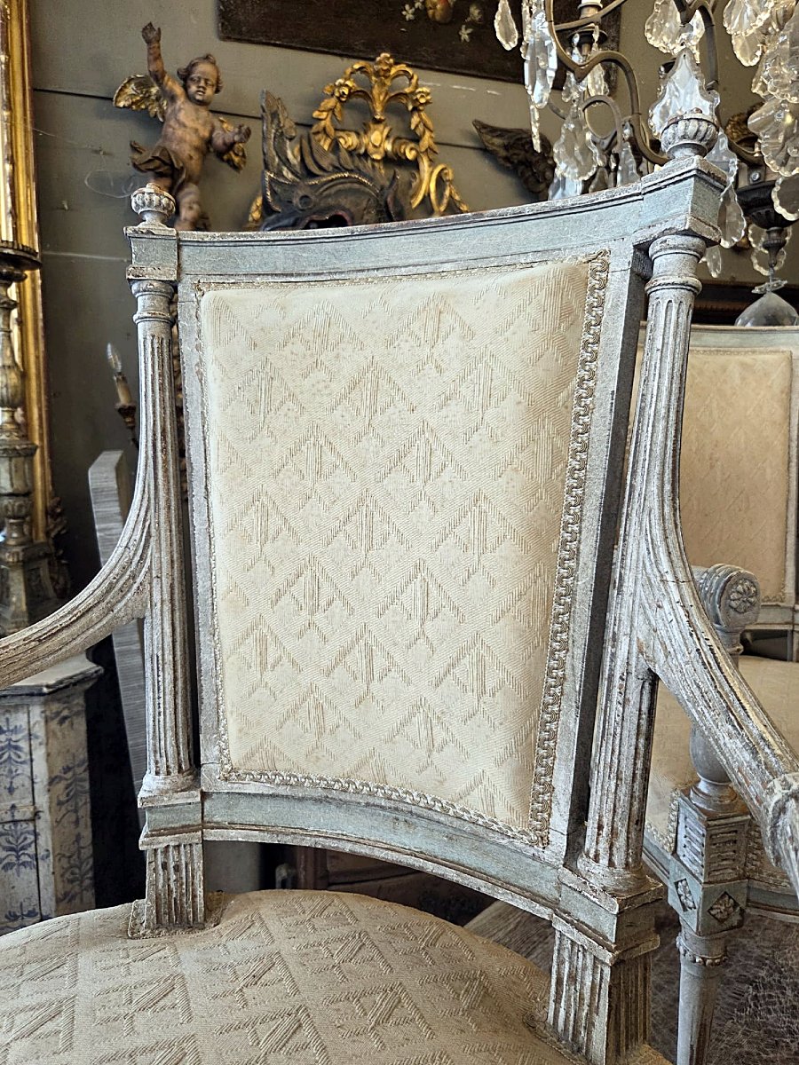 Paire de fauteuils de style Louis XVI en bois patiné-photo-4