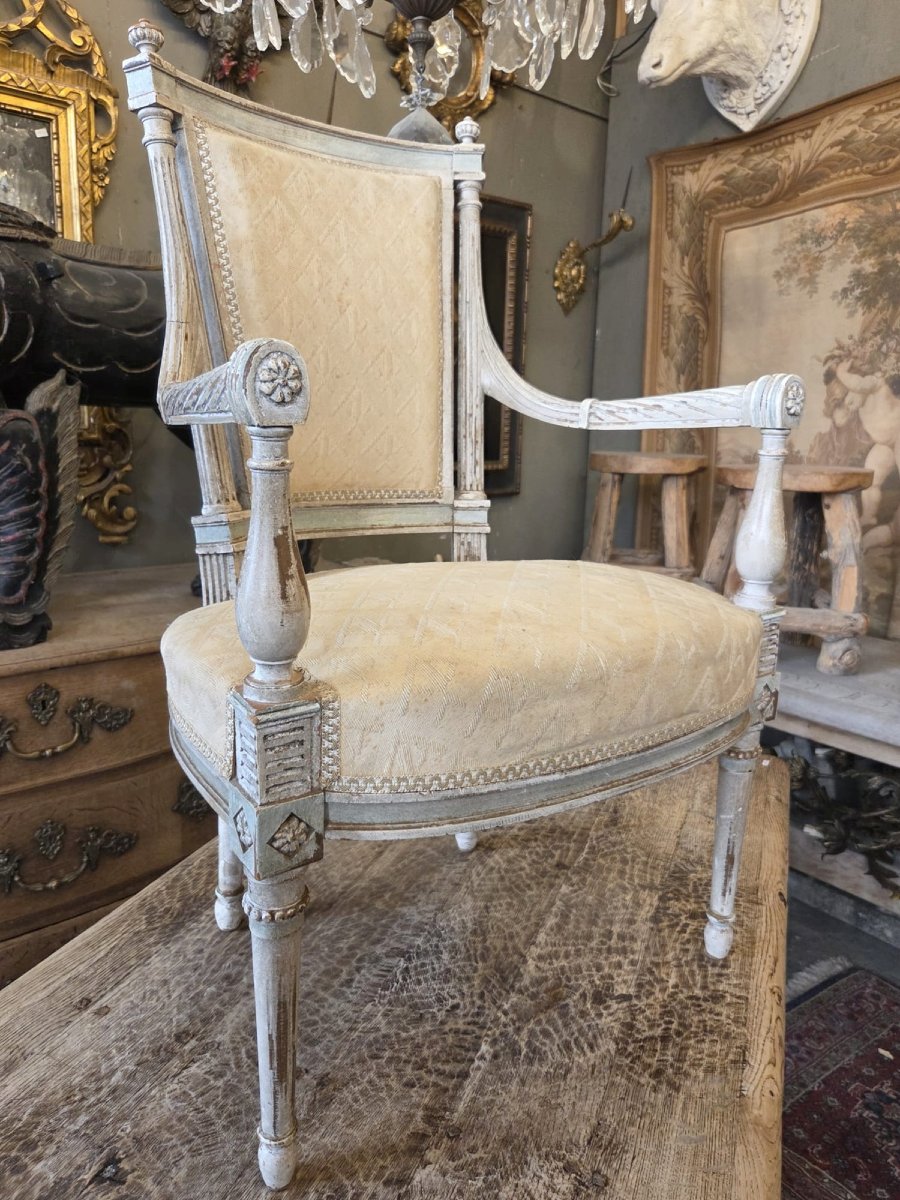 Paire de fauteuils de style Louis XVI en bois patiné-photo-5
