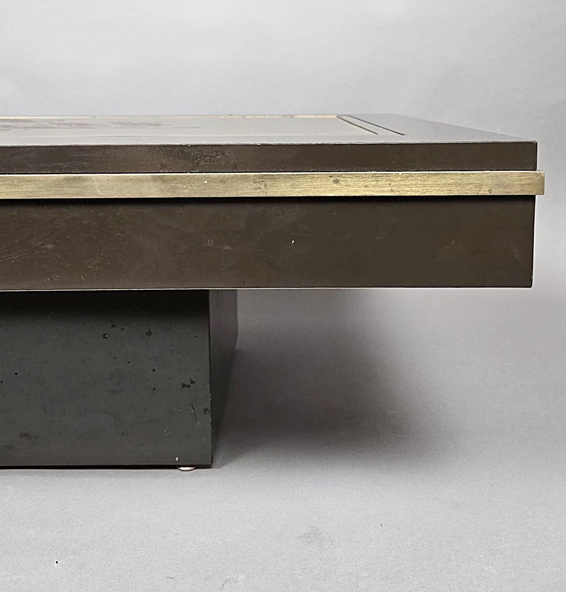 Table basse en laiton signée Antonio De Nisco, circa 1970-photo-4