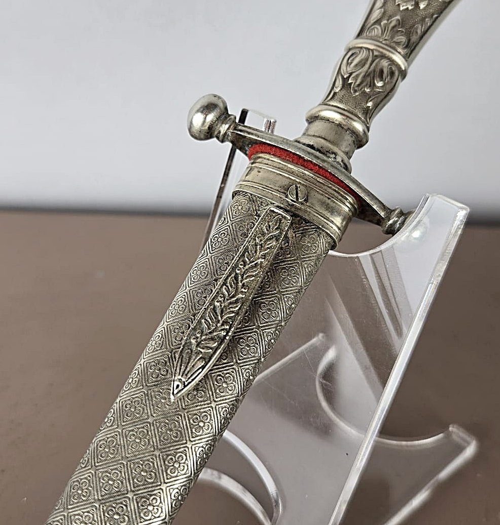 Dague romantique en métal argenté, décor d'une tête de satyre, circa 1850-photo-4