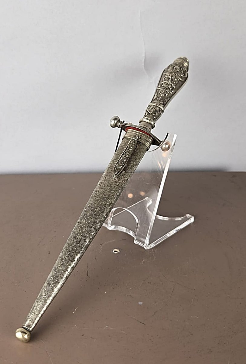 Dague romantique en métal argenté, décor d'une tête de satyre, circa 1850