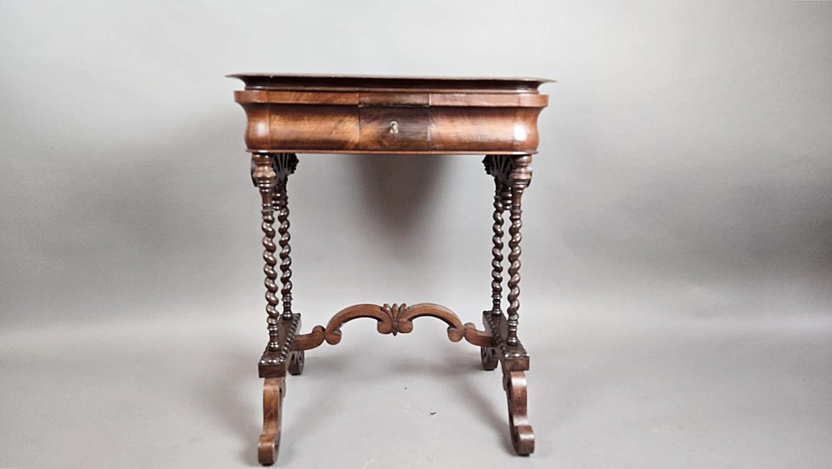 Table à thé victorienne, milieu du XIXe siècle, acajou, noyer et autres bois fruitiers.-photo-2