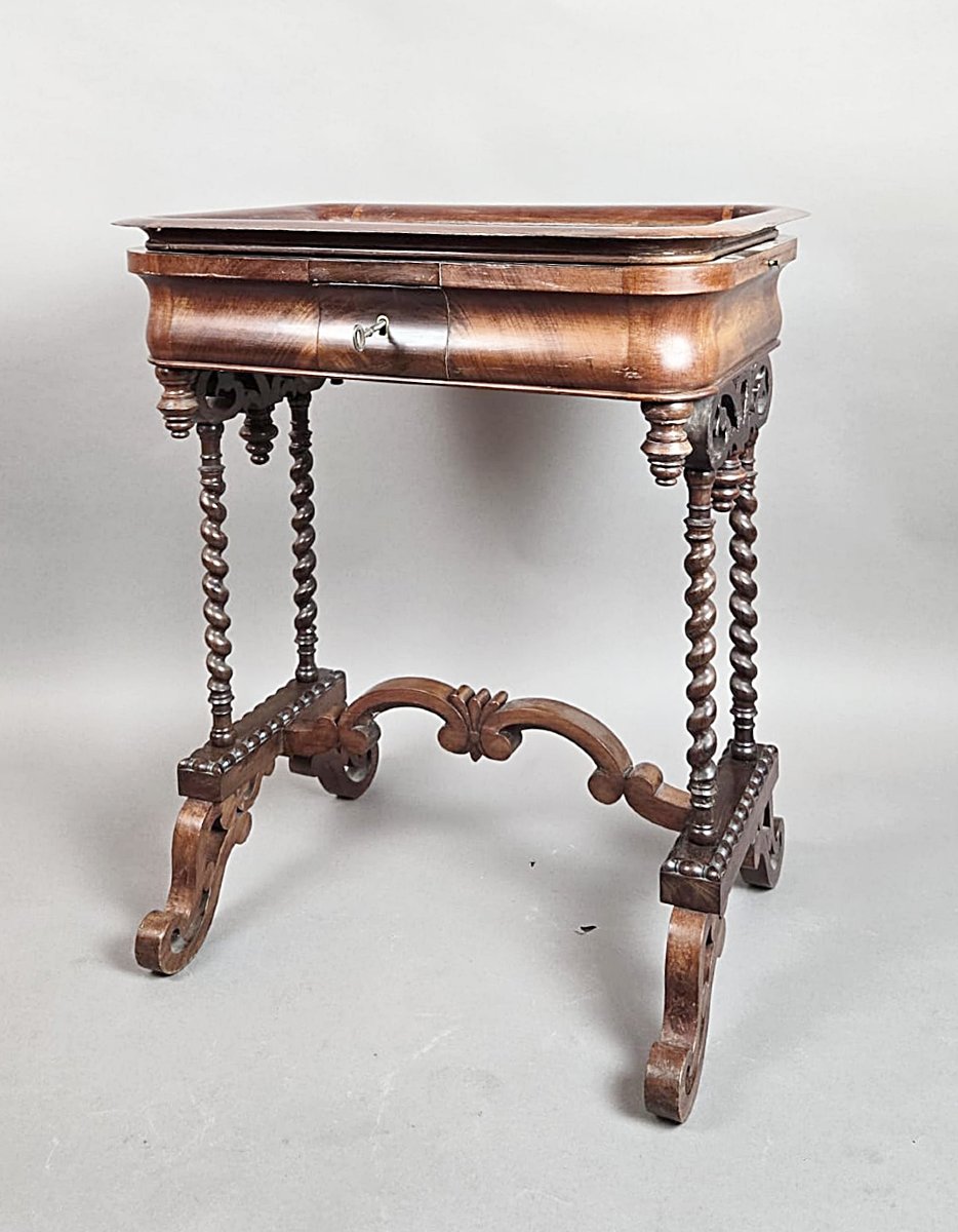 Table à thé victorienne, milieu du XIXe siècle, acajou, noyer et autres bois fruitiers.-photo-3