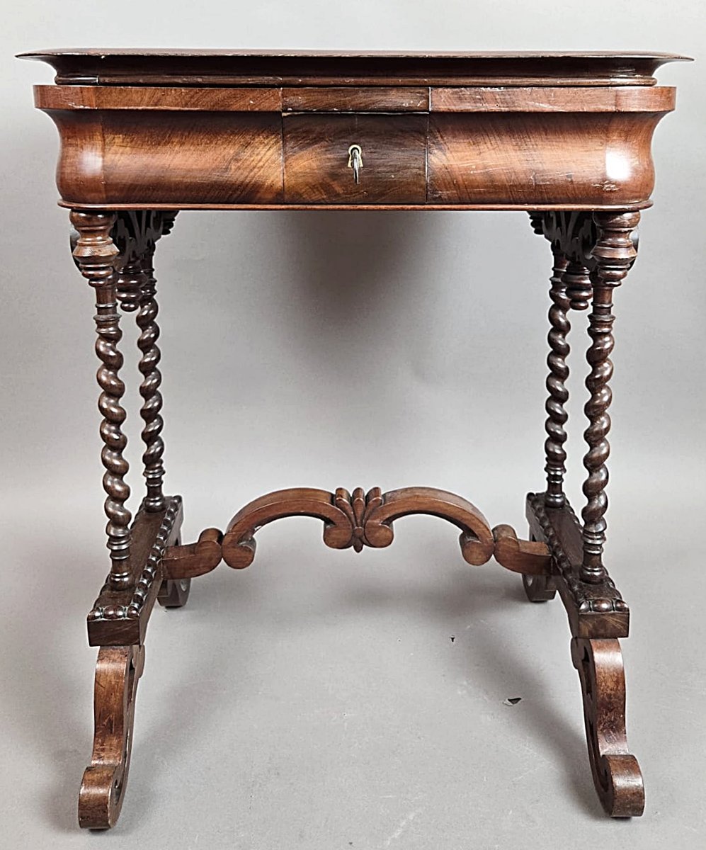 Table à thé victorienne, milieu du XIXe siècle, acajou, noyer et autres bois fruitiers.-photo-3