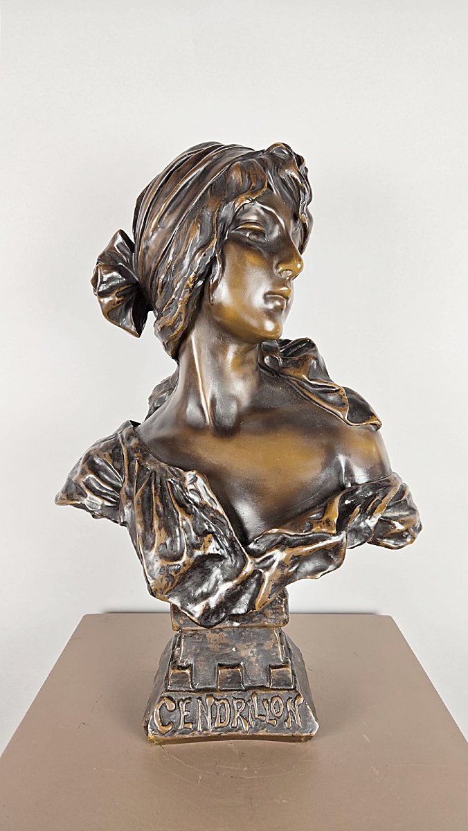 Bronze « Cendrillon », signé E. Villanis (1858-1914), époque Art nouveau.
