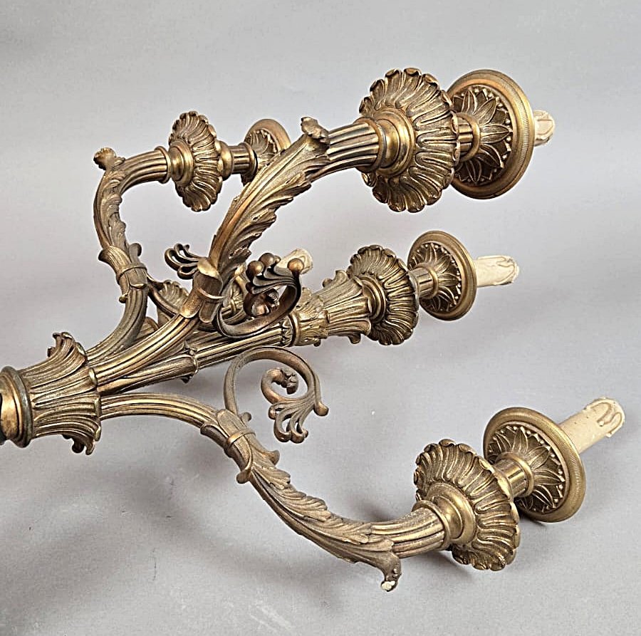 Paire d’appliques de style Empire en bronze, fin du XIXᵉ siècle, à décor de putti ailés-photo-1