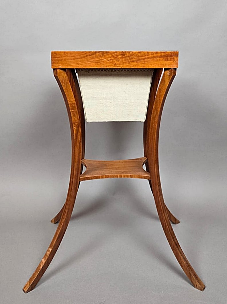 Travailleuse de style Directoire en placage d’acajou, à décor chinois, XIXᵉ siècle-photo-2