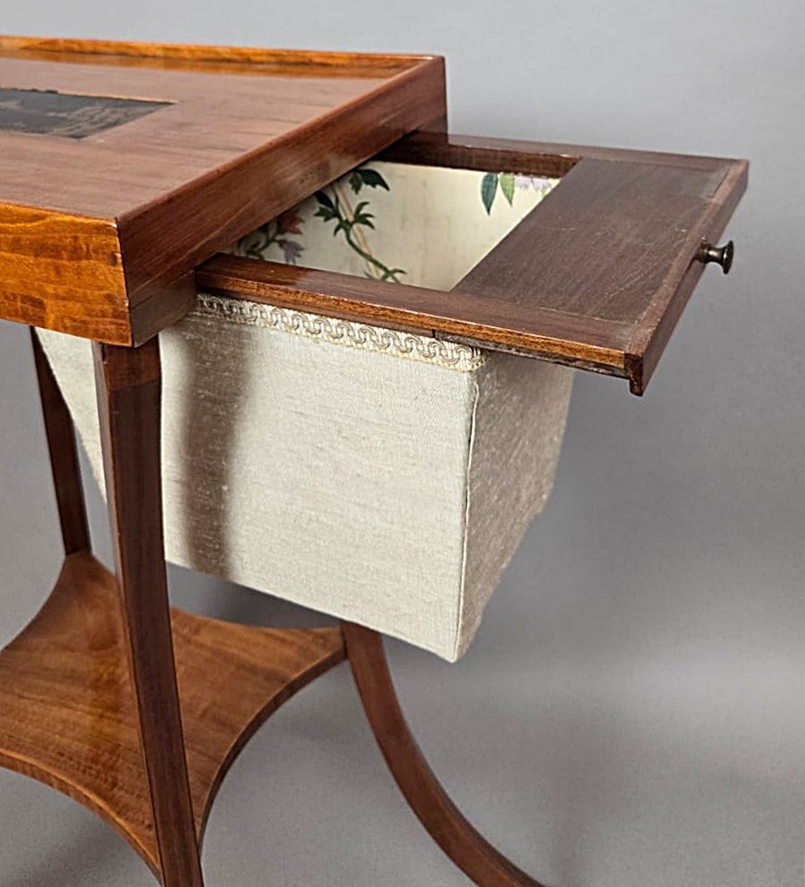 Travailleuse de style Directoire en placage d’acajou, à décor chinois, XIXᵉ siècle-photo-1