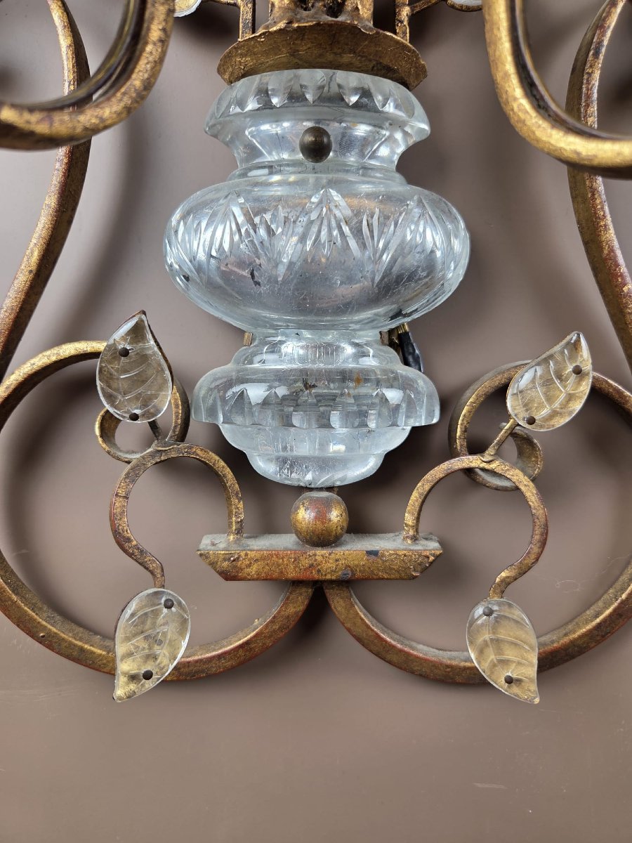 Paire d'appliques Bagués en fer forgé doré et verre, vers 1950 -photo-1