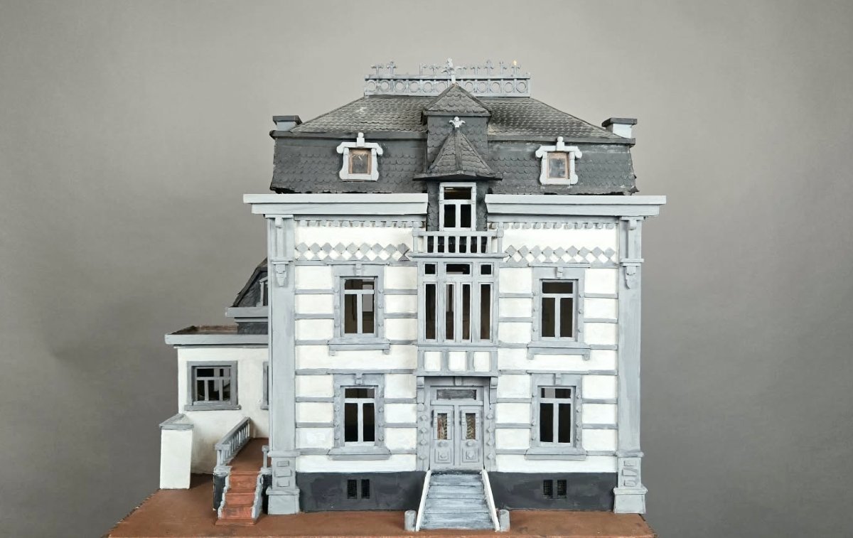 Maquette de maison en bois peint, début 20th