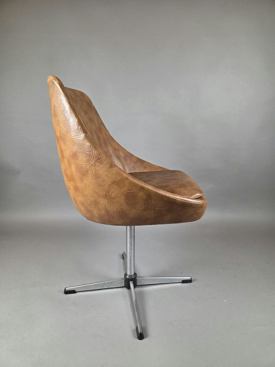 Set Of Four Tulip Chairs In Faux Leather With Chrome Bases, Circa 1970-photo-1